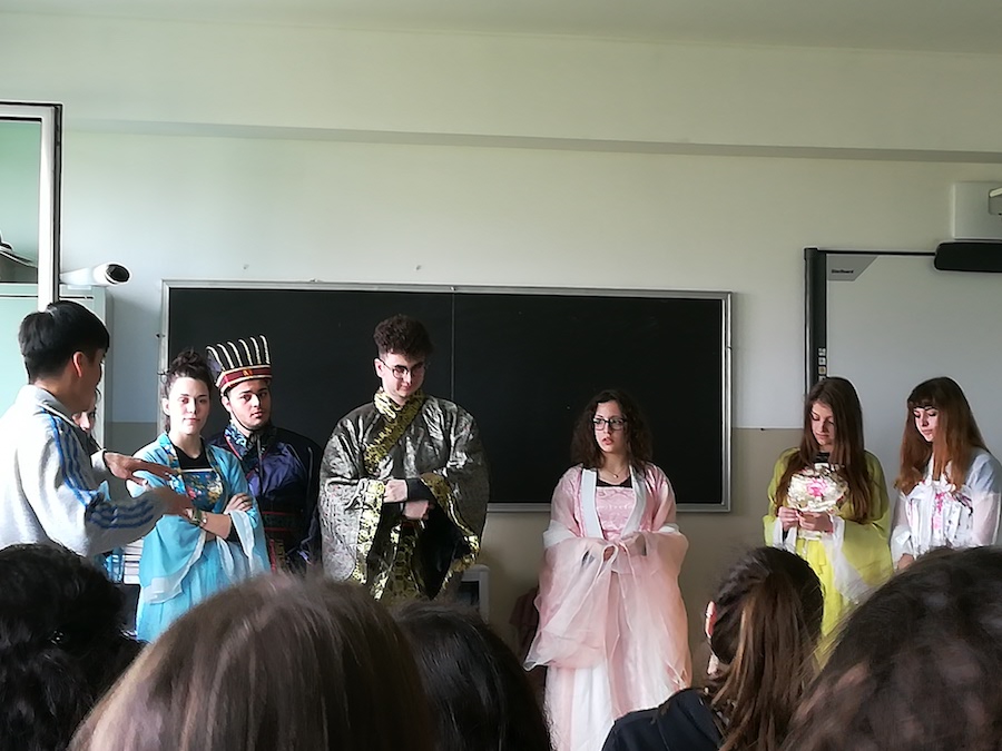 prova costumi tradizionali cinesi